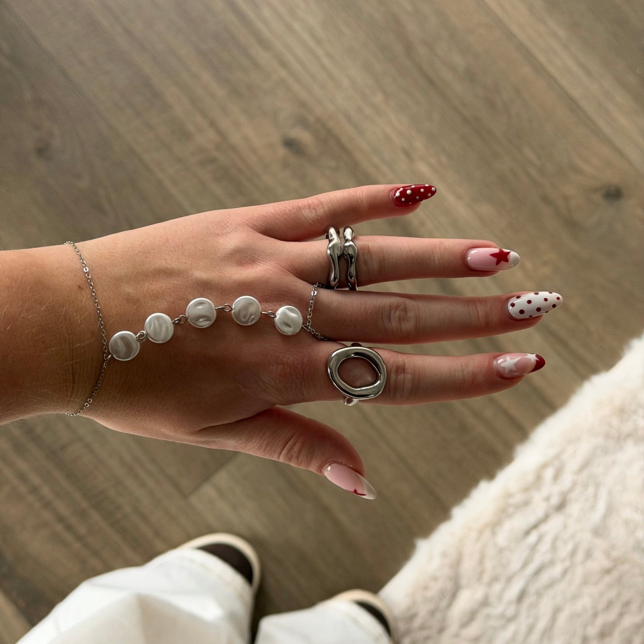 Pearl Hand Chain - Lunéah