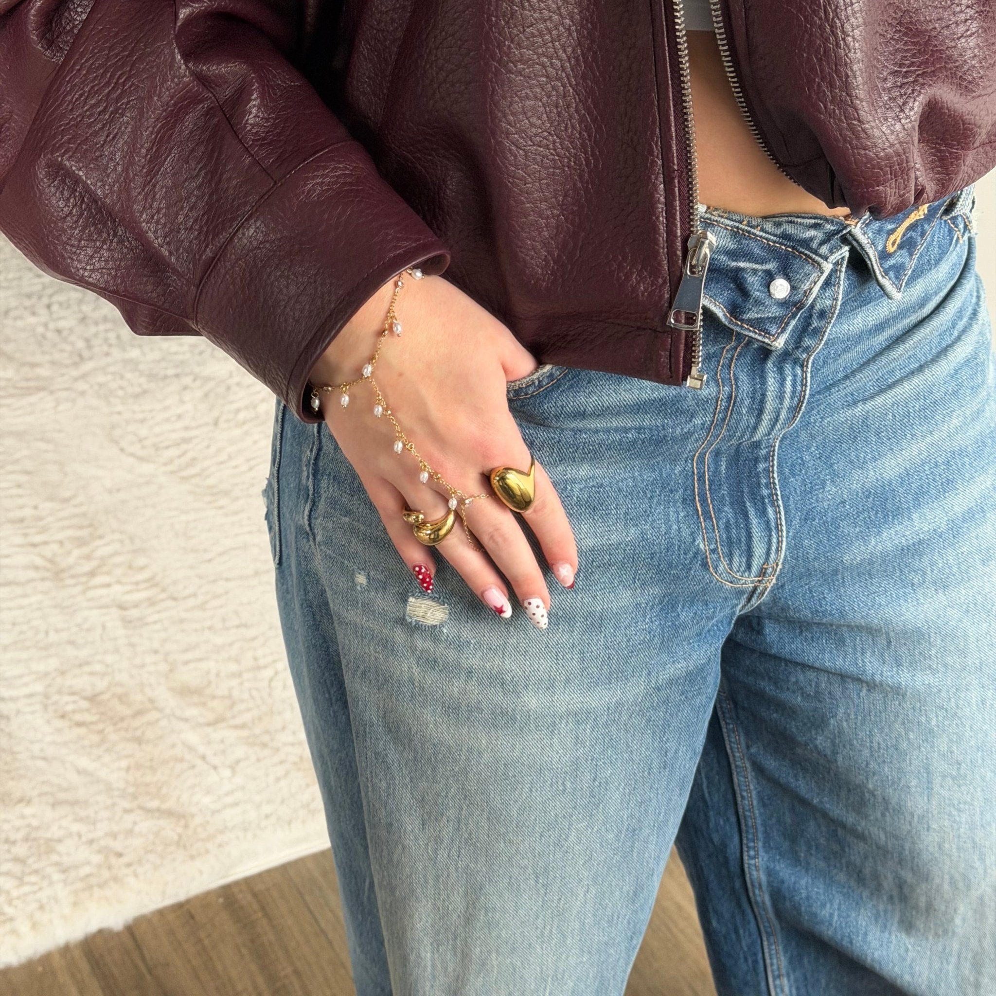 Shimmer & Pearls Hand Chain - Lunéah